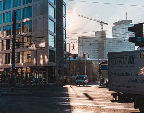 ein bürohaus in berlin